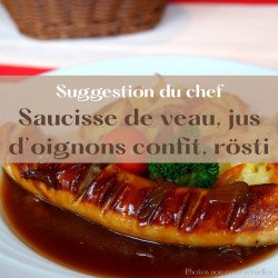 Saucisse de veau , jus d'oignons confits, rösti, choux de Bruxelles